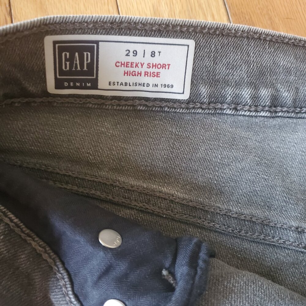 Gap High Rise Cheeky Short - Picture 4 of 5